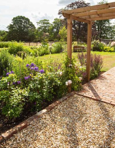 lareul-hill-gardens-surrey-hill-cottage-5