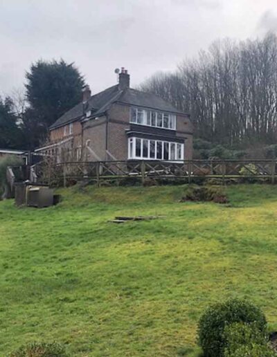 laurel-hill-gardens-bank-back-garden-before