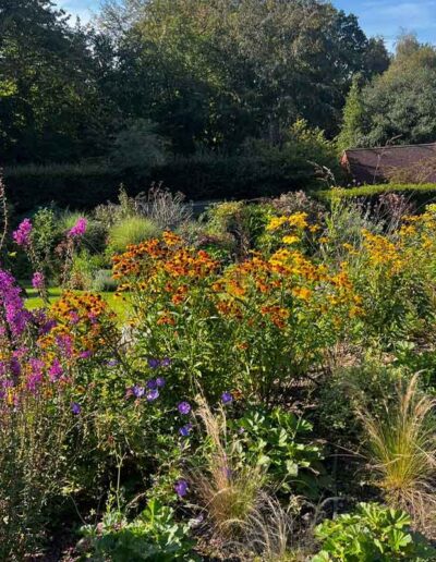 laurel-hill-gardens-bank-flower-arrangement