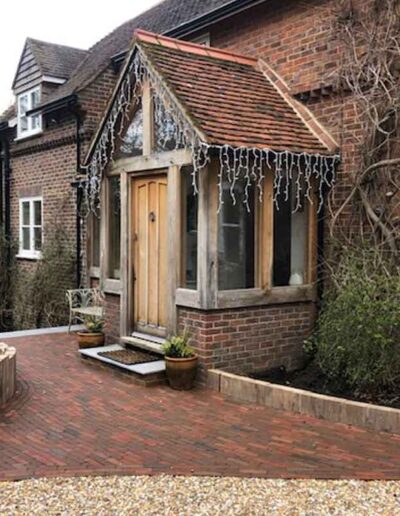 laurel-hill-gardens-bank-front-driveway
