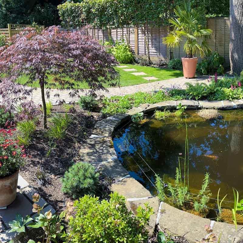 laurel-hill-gardens-wrap-around-garden-lake-1