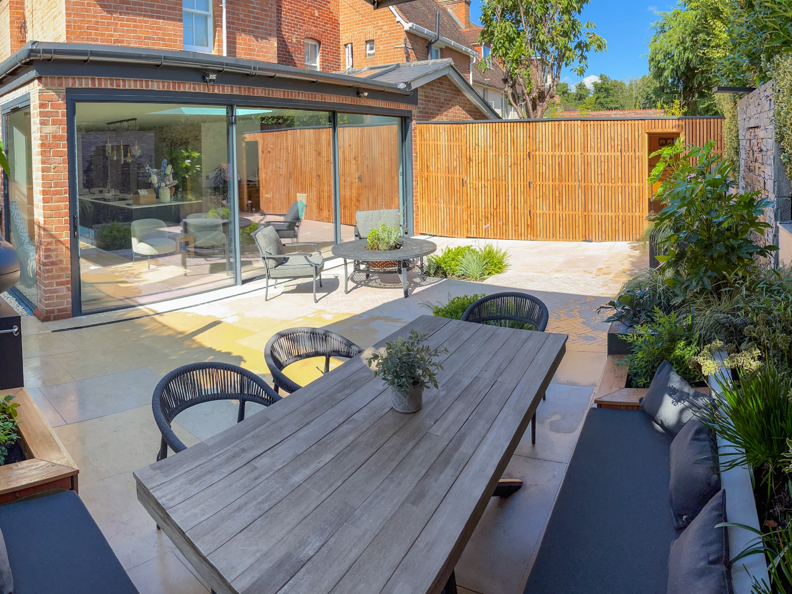 laurel-hill-gardens-contemporary-courtyard-garden-surrey-hills-05