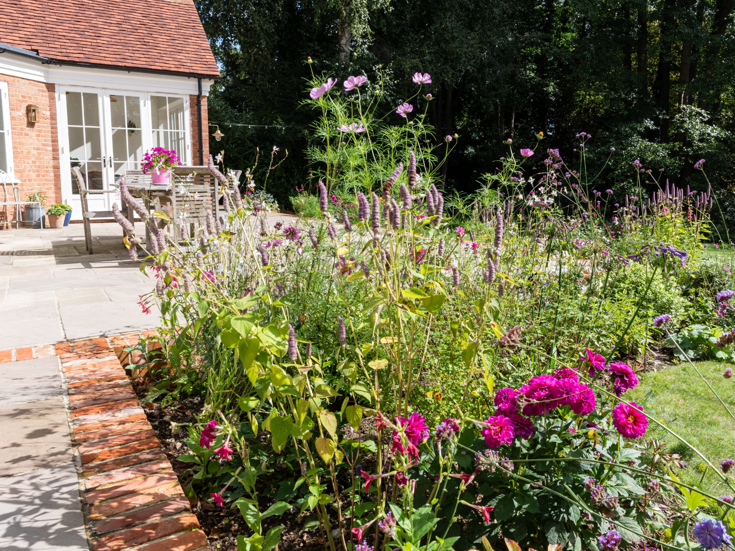 laurel-hill-gardens-red-cottage-shere-after-04