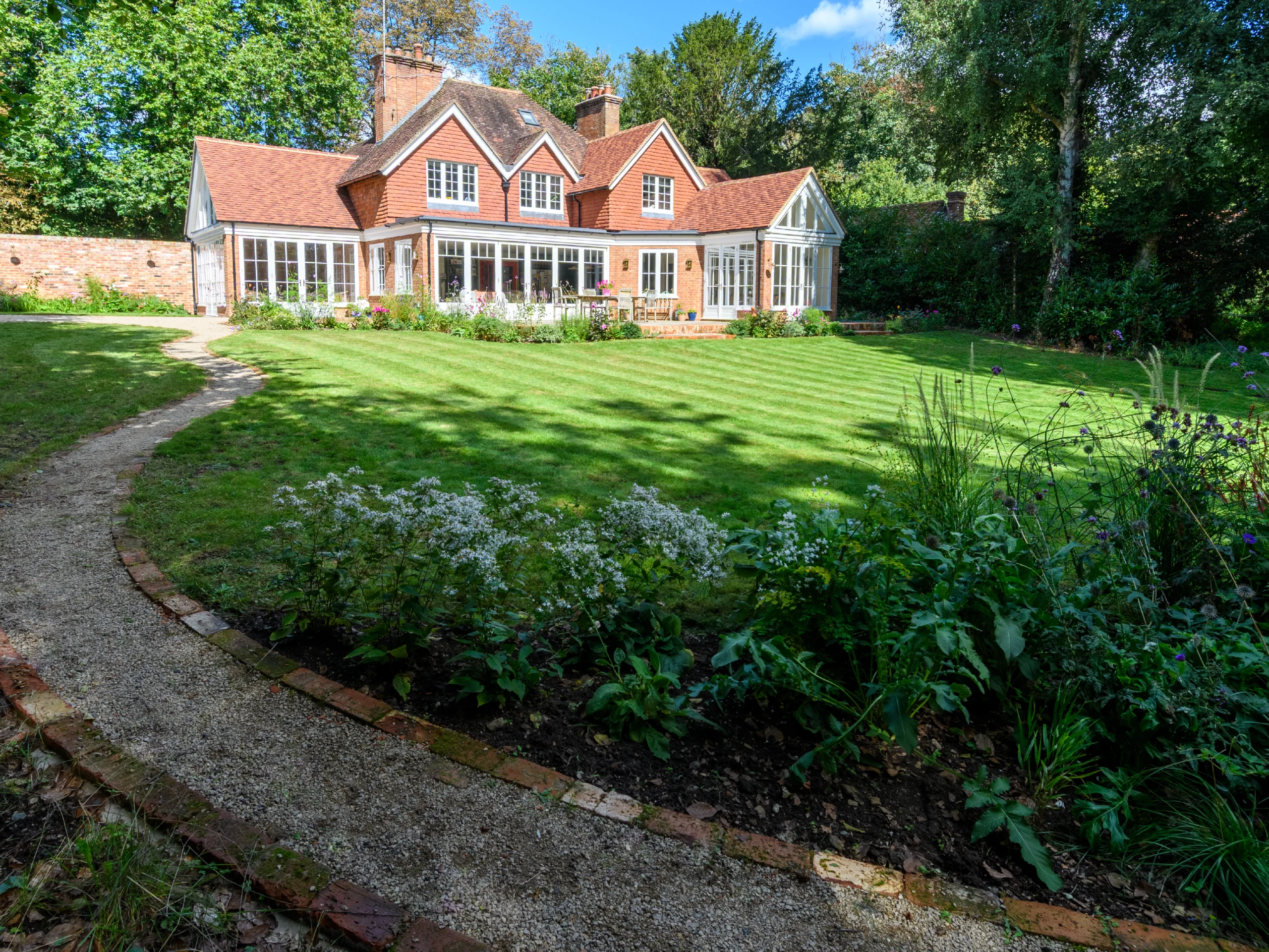 laurel-hill-gardens-red-cottage-shere-after-06