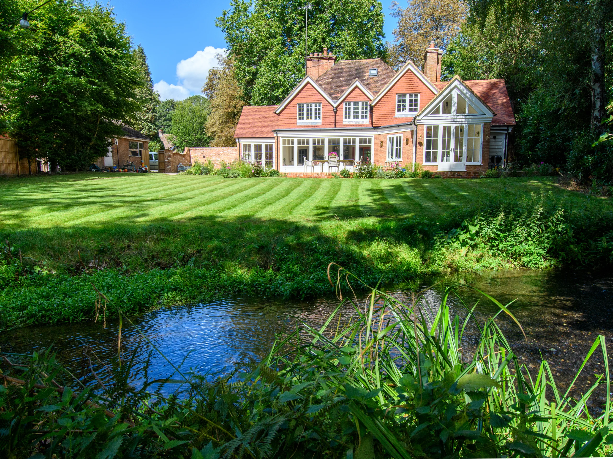 laurel-hill-gardens-red-cottage-shere-after-07